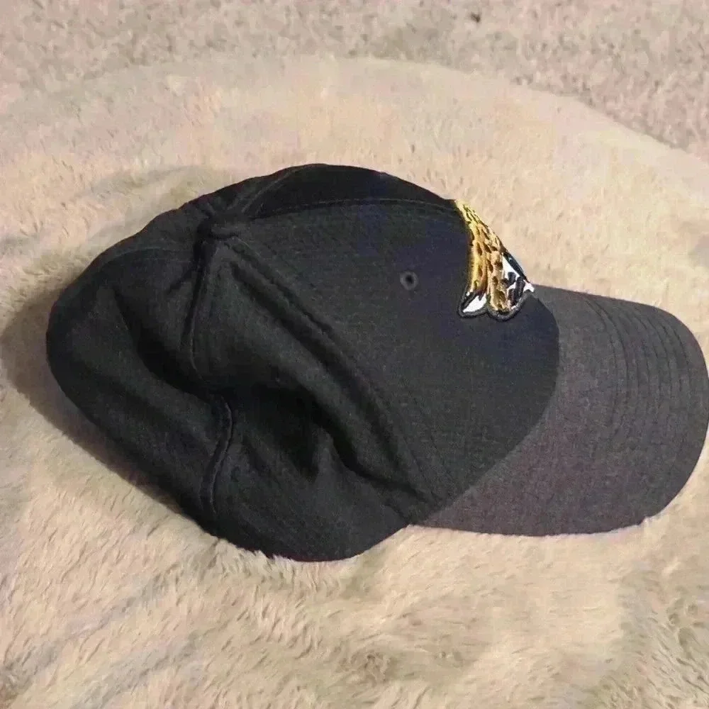 Vintage New Era Jacksonville Jaguars hat, black, small-medium